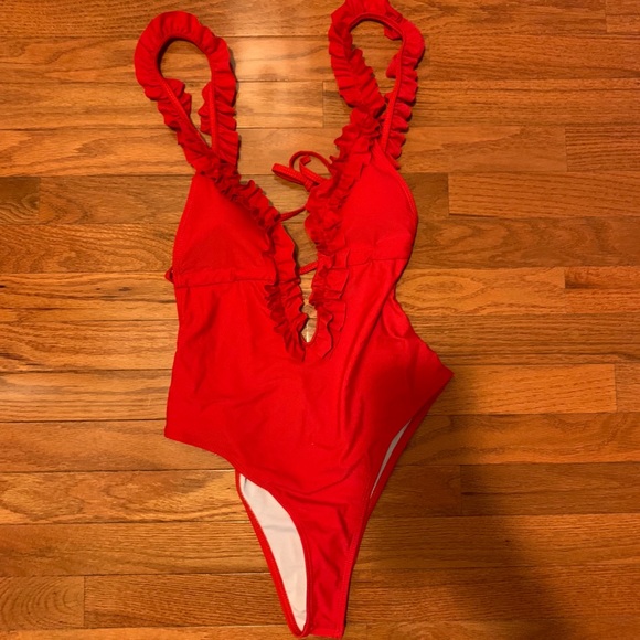 Low-Cut One Piece Swimsuit - Picture 4 of 6